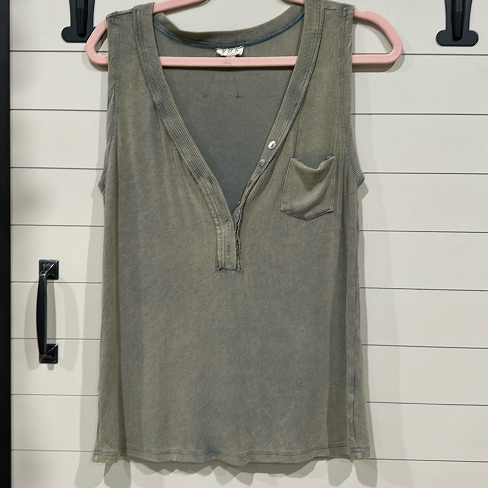 NWOT. This brand doesn’t come with tags. Sleeveless safe green size S. Pit 19”.